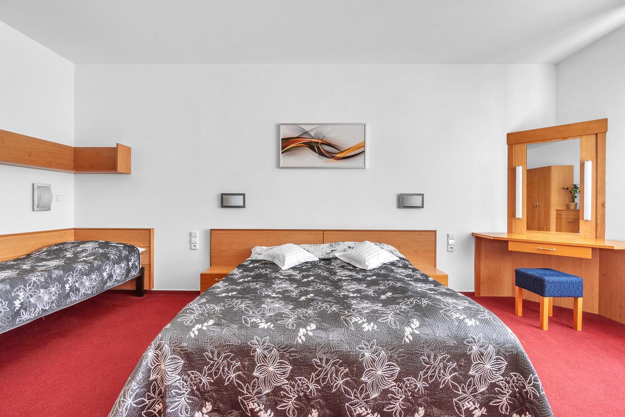 Hotel Za Vodou Dvur Kralove nad Labem Exterior photo