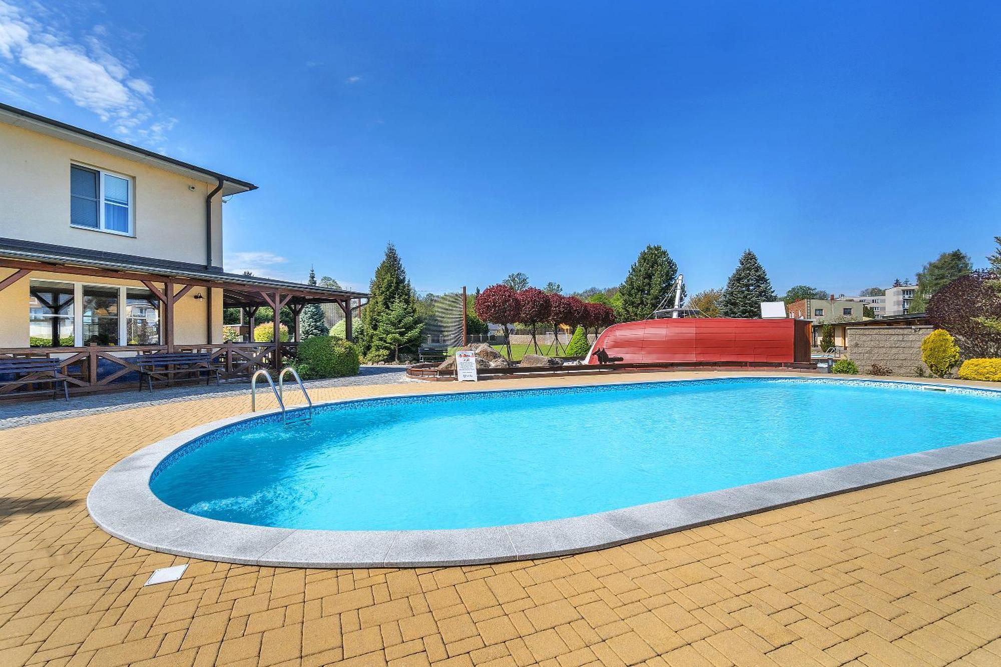 Hotel Za Vodou Dvur Kralove nad Labem Exterior photo
