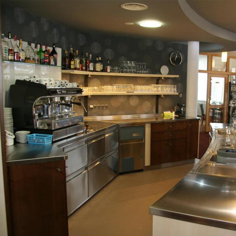 Hotel Za Vodou Dvur Kralove nad Labem Exterior photo